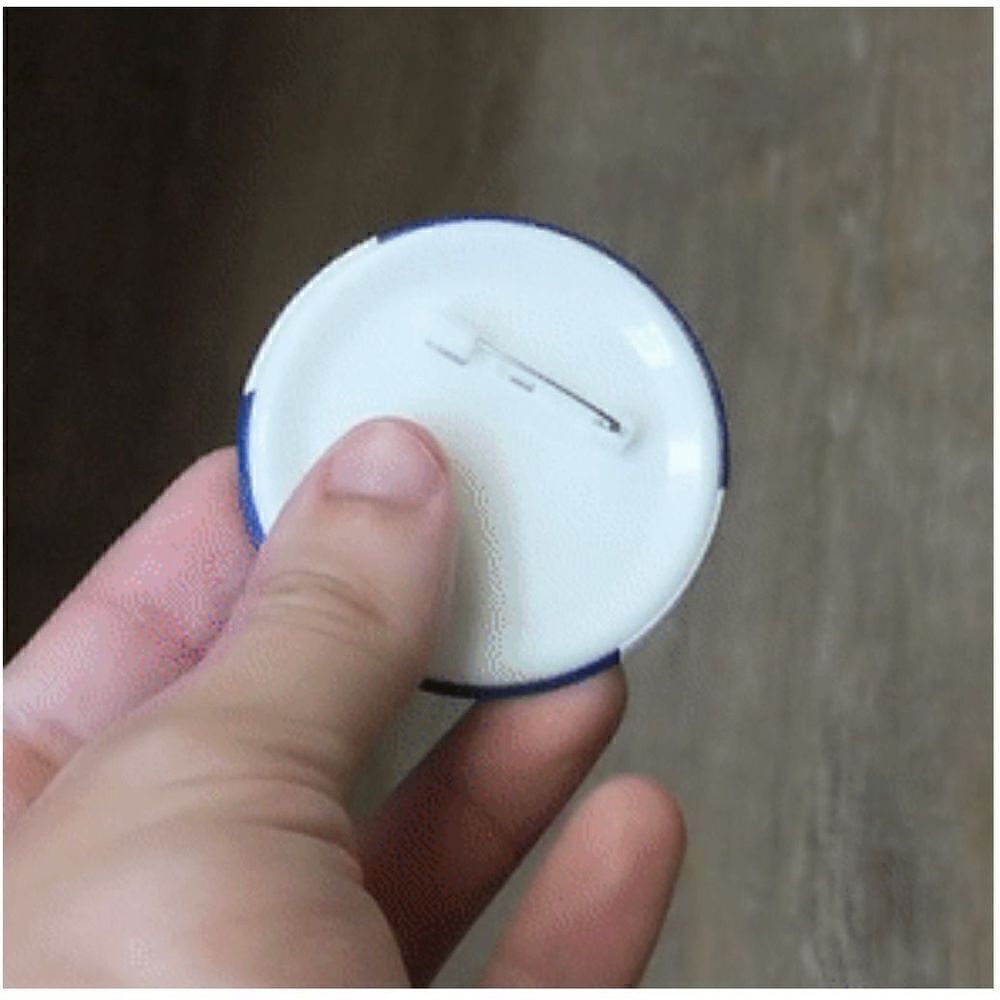 Classic TRUMP 2020 Button Collector’s Item for your Jacket Backpack Hat Vest NEW - Picture 4 of 5